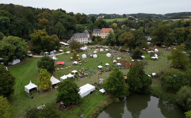 Une fête des plantes dans un site enchanteur