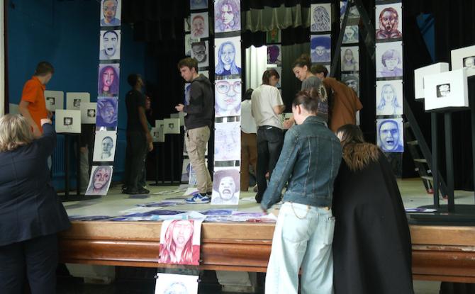 Exposition : Les artistes de Court-Saint-Etienne rencontrent les talents de demain