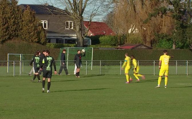 Football : confrontation musclée entre Waterloo et Saintes en P1