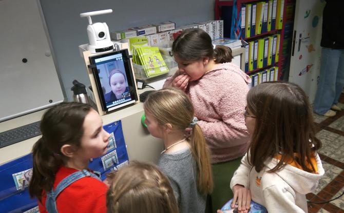 À Nethen, Elisa continue l’école malgré la maladie grâce à l’ASBL ClassContact