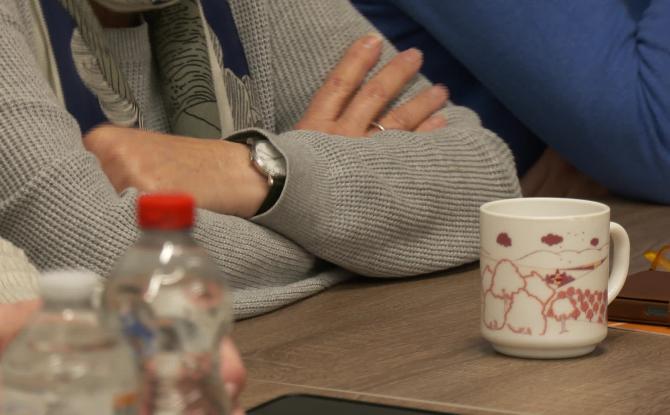 Au cœur d'une réunion des AA : quand introspection et bienveillance soignent l'alcoolisme