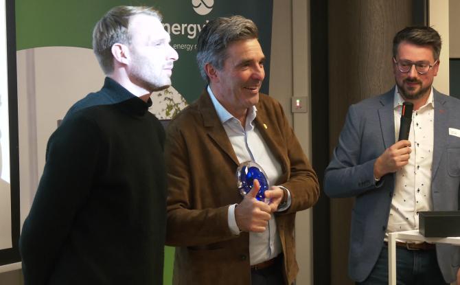 Denis Van Weynbergh reçoit le prix "plus du sport"