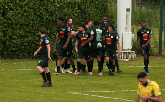 Football P1 Tour Final : Waterloo créé la surprise face à Saintes et rejoint Genappe en finale