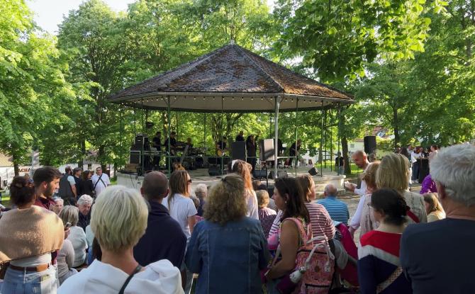 Lasne : les concerts au kiosque de retour avec une reprise de Céline Dion