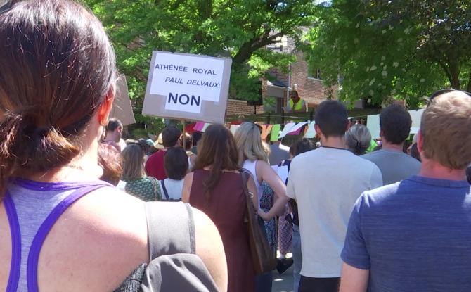 Louvain-la-Neuve : Manifestation des enseignants et élèves au lycée Martin V