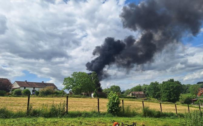 Incendie à Rebecq : cinq explosions ressenties par les habitants