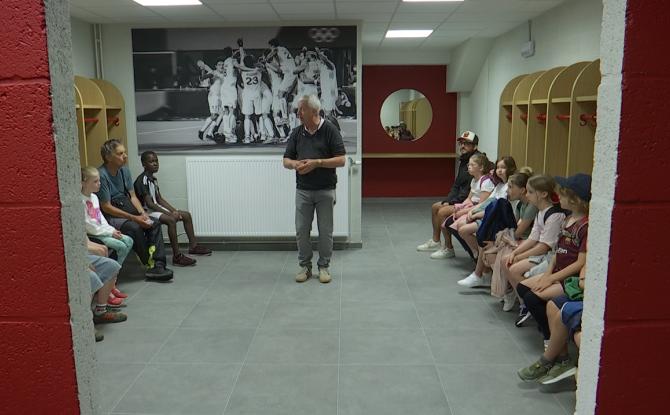 Wavre : Apprendre le hockey, de l'école jusqu'au stade national